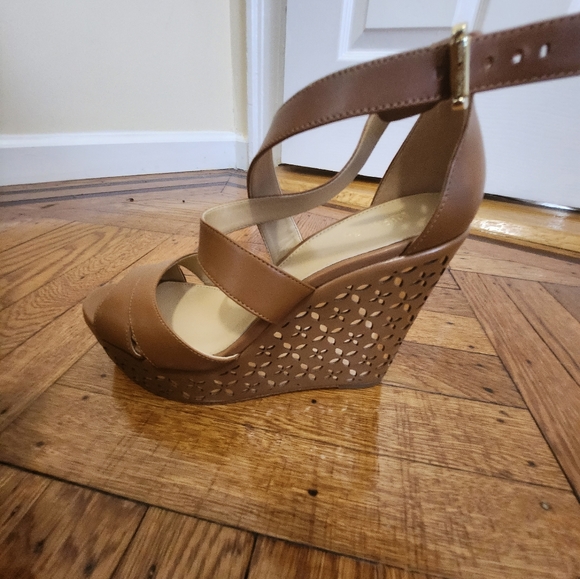 Michael Kors platform Sandals - Picture 5 of 7
